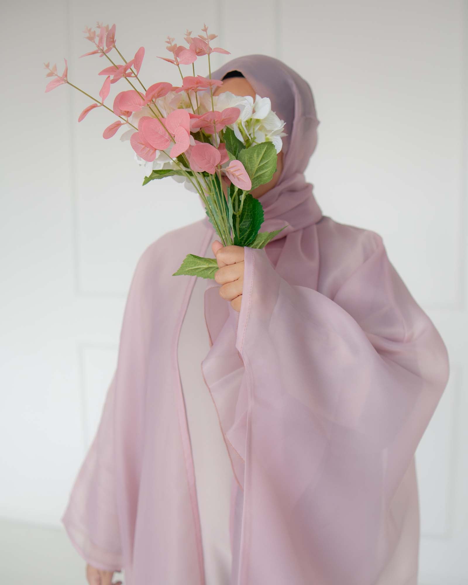 Huda Dusty Pink Organza Cape Abaya | layah collection | close view